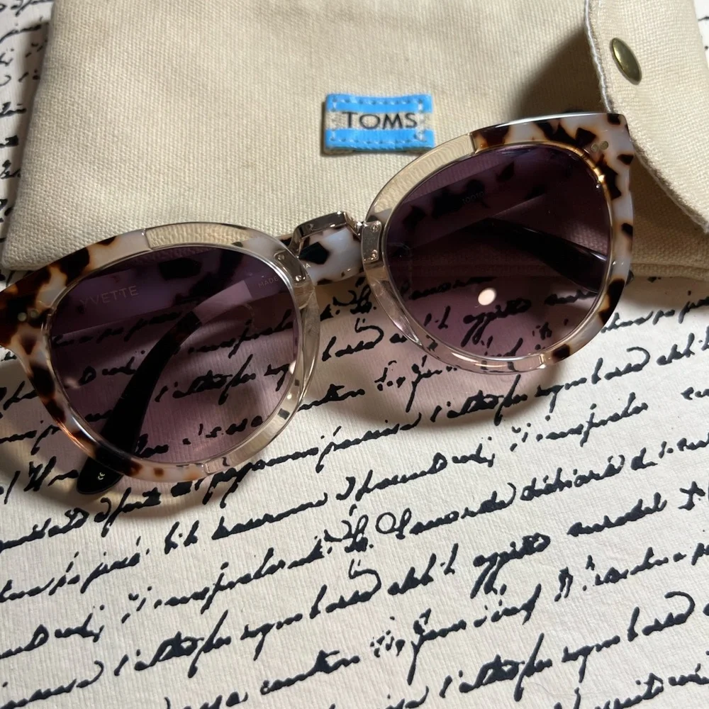 Tom’s Sunglasses - Like New - Picture 1 of 4
